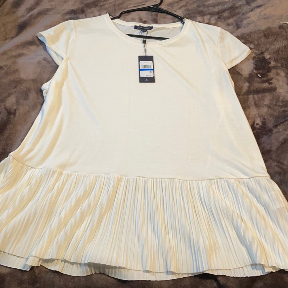 🎁NWT TommyHilfiger ivory pleated shortsleeve blouse🎁